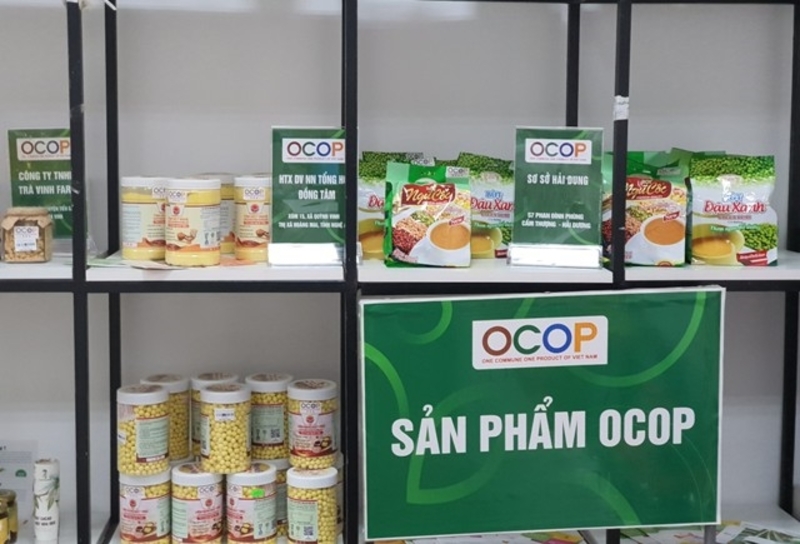 sản phẩm ocop trưng bày trên kệ hàng